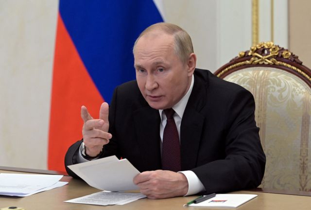 Ρωσία: Η επικίνδυνη πτώση του Πούτιν - Το Κρεμλίνο δεν θα πέσει αμαχητί