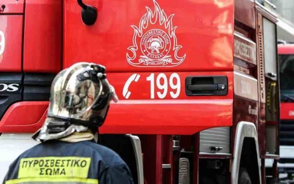 Θεσσαλονίκη: Απεγκλωβισμός ατόμου από φωτιά σε διαμέρισμα