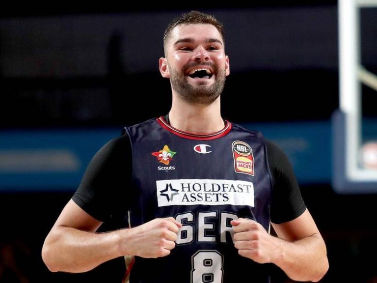 Ο επαγγελματίας μπασκετμπολίστας Isaac Humphries έκανε coming out