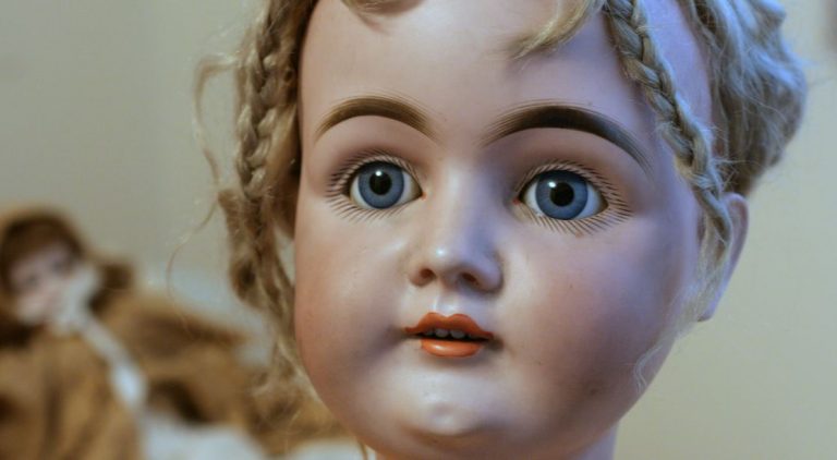 Πώς οι κούκλες πορσελάνης έγιναν το απόλυτο βικτωριανό σύμβολο κύρους