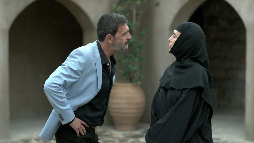 Μαύρο Ρόδο – Spoiler: Η Αλεξία προσπαθεί να μάθει ποιος είναι ο εραστής της μητέρας της