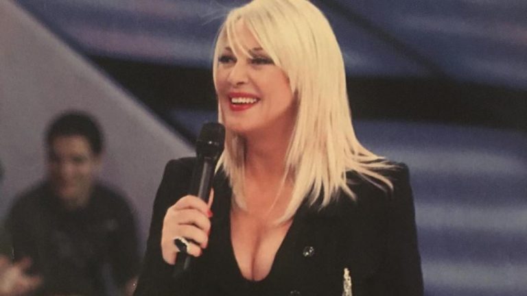 Ρούλα Κορομηλά: Η μεγαλύτερη σταρ της τηλεόρασης επιστρέφει – Σημαντικοί σταθμοί της «χρυσής» διαδρομής