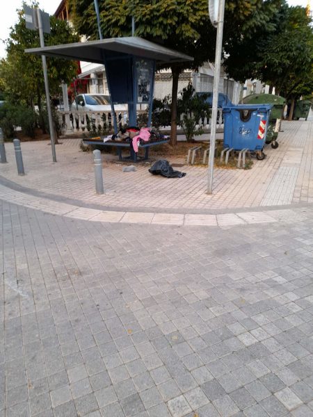 Έκκληση του Δήμου Αγίας Παρασκευής για τα πεταμένα ρούχα στους δρόμους