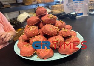 Θεσσαλονίκη: Τα ροζ μελομακάρονα που κάνουν θραύση