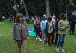 Σακελλαροπούλου: Να δώσουμε σε όλα τα παιδιά μια οικογένεια, ένα περιβάλλον αγάπης και φροντίδας