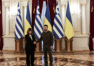 Σακελλαροπούλου: Αμέριστη η στήριξη στην Ουκρανία – Το «ευχαριστώ» Ζελένσκι για τα BMP-1