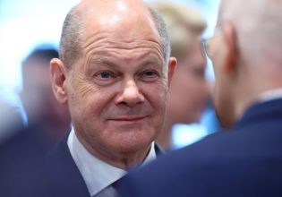 Ο Γαλλικός τύπος επικρίνει τον Σολτς για το ταξίδι του στην Κίνα