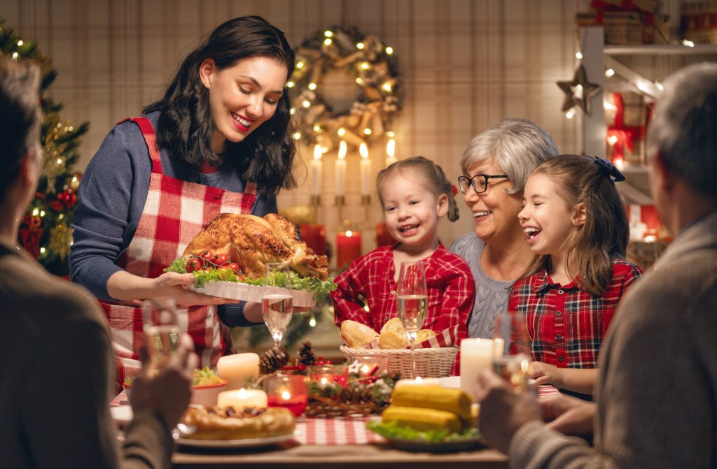 Χριστουγεννιάτικο τραπέζι: 5 tips για οικονομική πολυτέλεια