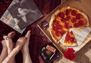 Φαγητό πριν ή μετά το σεξ; – Η απάντηση στο… αιώνιο ερώτημα