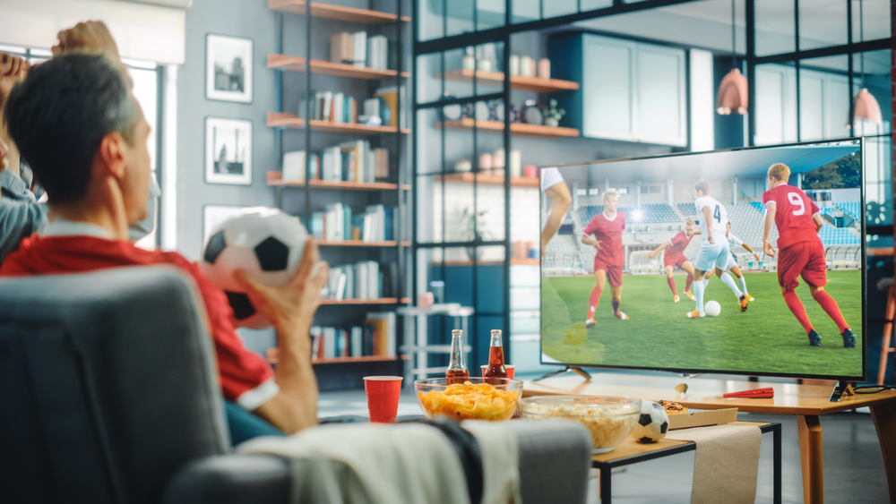 Βραδιές Μουντιάλ: Πώς θα διαλέξετε την τέλεια Smart TV για αθλητικά