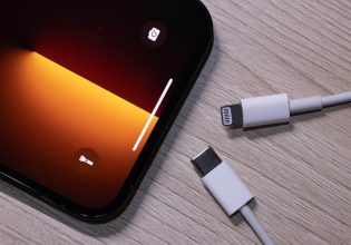 Φορτιστής iPhone: Τι ισχύει αυτή τη στιγμή και τι αναμένεται να αλλάξει