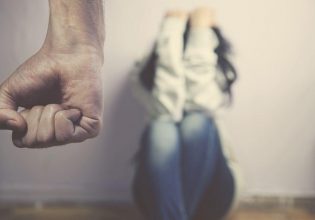 Πάτρα: Γνωστός ζαχαροπλάστης ξυλοκόπησε την κόρη του στη μέση του δρόμου