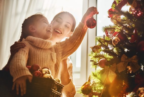 Χριστούγεννα με το παιδί: 6 tips για τις πιο μαγικές αναμνήσεις