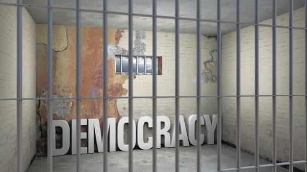 Η δημοκρατία δεν νίκησε ακόμη