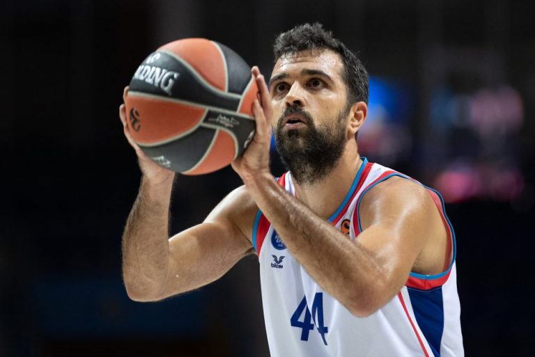 Σιμόν: «Σας περιμένω στο ματς με τον Ολυμπιακό»