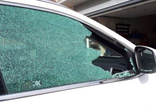 Θεσσαλονίκη: Του διέλυσε το αυτοκίνητο επειδή δεν ανταποκρινόταν στον έρωτά της