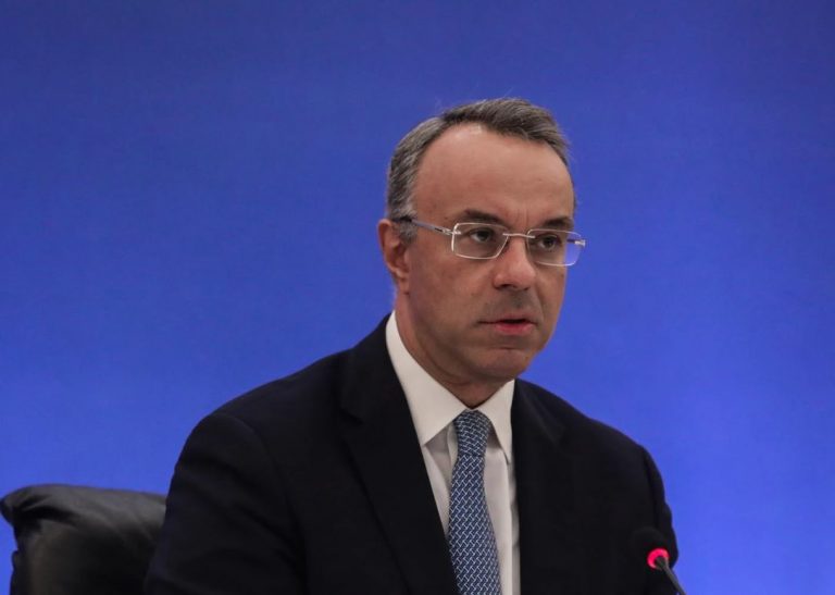 Προειδοποίηση Σταϊκούρα για έκτακτο φόρο στις τράπεζες