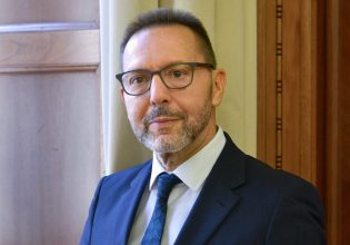 Στουρνάρας: Η ΕΚΤ πρέπει να ακολουθήσει πιο αργό ρυθμό αύξησης των επιτοκίων