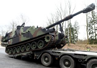 Γερμανία: Κορυφαίο στέλεχος του SPD δηλώνει ότι η Μπούντεσβερ πρέπει να εξοπλιστεί «με μεγάλη ταχύτητα»