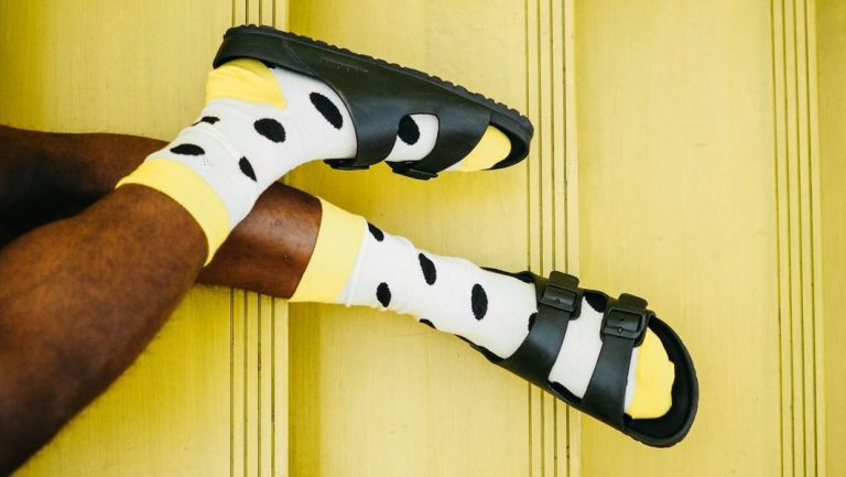 Blazers έξω, Birkenstock μέσα: Πώς οι «στολές» της εργασίας μπορούν να απελευθερώσουν το πνεύμα