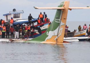 Τανζανία – Συντριβή αεροσκάφους: «Προσπάθησα να σώσω τους πιλότους, αλλά έχασα τις αισθήσεις μου»