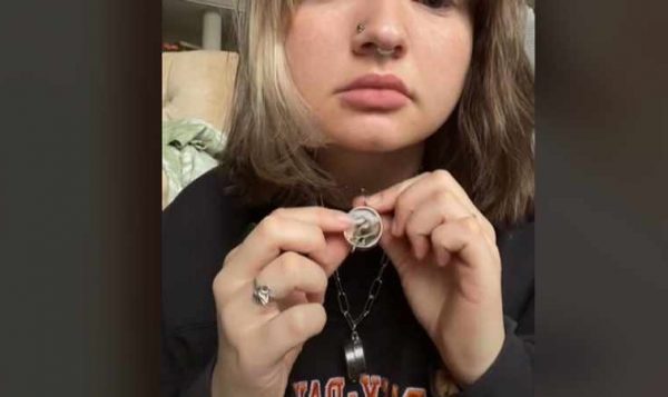 Ήταν τόσο σίγουρη ότι δεν ήθελε να γίνει μητέρα που έκανε τις… σάλπιγγές της κολιέ