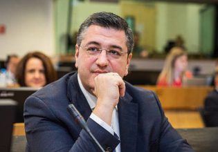 Απόστολος Τζιτζικώστας: Γελοίες δικαιολογίες των Τούρκων για την κράτησή του στη Σμύρνη