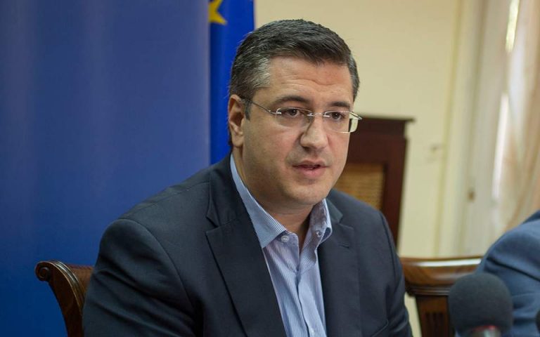 Turkish authorities deny entry to Greek Regional Gov. at Izmir on Saturday, detain him for 6 hours
