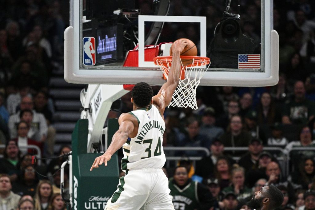 Η εμφάνιση του Αντετοκούνμπο κόντρα στους Μάβερικς