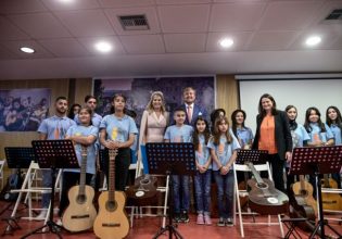 Επισκέψεις του βασιλικού ζεύγους της Ολλανδίας σε σχολεία και δομές ασυνόδευτων παιδιών