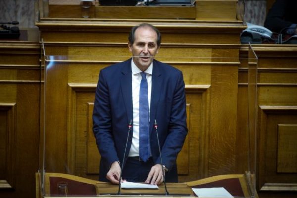 Βουλή: Ψηφίστηκε ο Κώδικας Φορολογικής Διαδικασίας – «Δεν αλλάζουν οι ποινές για τη φοροδιαφυγή»