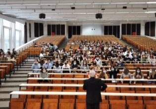 Κεραμέως: Οι Έλληνες φοιτητές μπορούν να παρακολουθούν μαθήματα στο Yale με χαμηλά ή καθόλου δίδακτρα