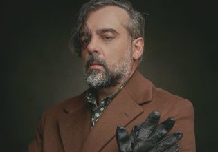 Αργύρης Ξάφης στο in: «Μετά τις αποκαλύψεις του ελληνικού metoo, κόπηκαν οι μαγκιές και οι εξουσιαστικές κινήσεις»