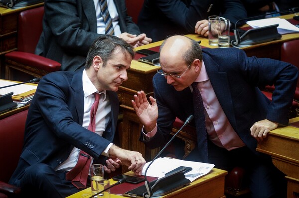 Μητσοτάκης σε Χατζηδάκη: «Δεν κινδυνεύεις να σου πέσουν τα μαλλιά» – Ο διάλογος όταν του ζήτησε να αναλάβει το υπ.Εργασίας
