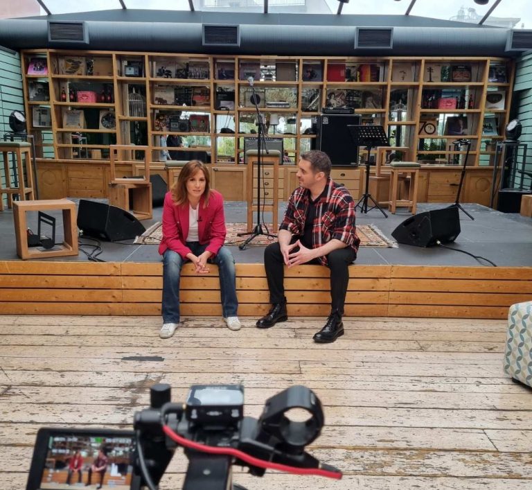 Ο Μιχάλης Χατζηγιάννης προσκεκλημένος της Νίκης Λυμπεράκη στη «Μεγάλη Εικόνα»