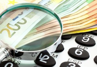 Κυβέρνηση: Χτίζει εφεδρείες για παροχές και κλείνει το μάτι σε νοικοκυριά – μεσαία τάξη