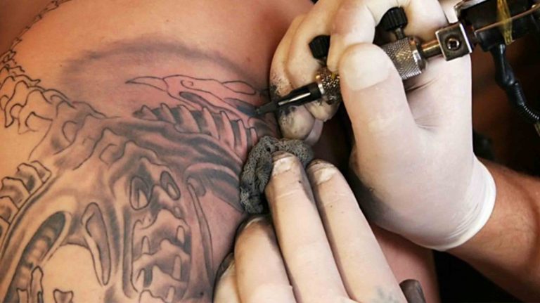 Νέα Υόρκη: Δεκάχρονος έκανε τατουάζ, συνελήφθη η μητέρα του