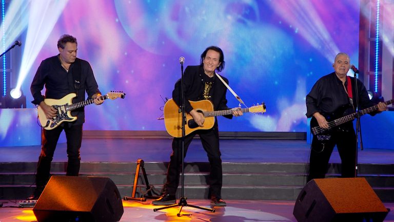 O Πασχάλης και «Το κορίτσι του Μάη» ξεσήκωσαν το κοινό του MEGA