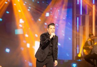 Σπίτι με το Mega: Η Ρούλα Κορομηλά υποδέχεται τον Θοδωρή Φέρρη και τον Νίνο