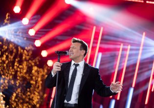 Ο Γιάννης Πλούταρχος αφιερώνει το «Αχ κορίτσι μου» σε όλους τους τηλεθεατές του MEGA