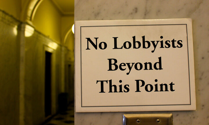 Τι φέρνει το Μητρώο Διαφάνειας για το lobbying στην Ελλάδα