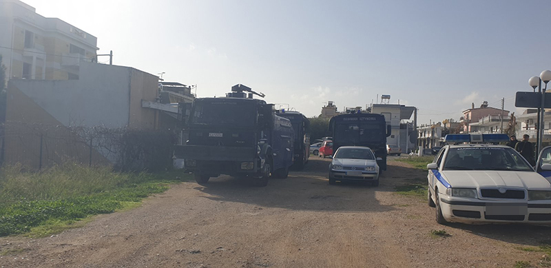 Ζεφύρι: Δρακόντεια αστυνομική επιχείρηση με ΟΠΚΕ, ΜΑΤ, ελικόπτερα και πυροσβεστικά