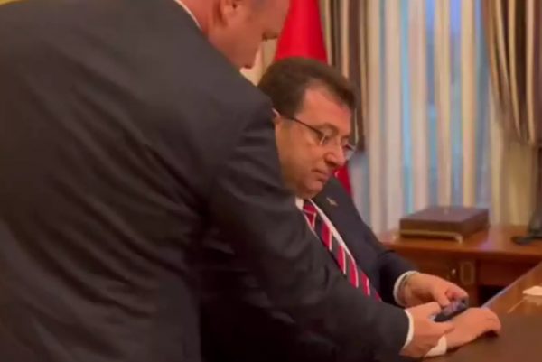 Ιμάμογλου: Πώς αντέδρασε όταν έμαθε για την ποινή που του επιβλήθηκε