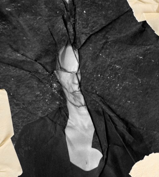 Η ομάδα ακροβατών και χορευτών «κι όμως κινείται» στο θέατρο Ροές