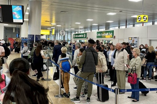 Γλασκώβη: Εκκενώνεται το αεροδρόμιο – Βρέθηκε ύποπτο πακέτο