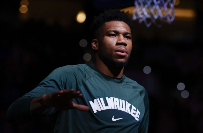 «Τρελά» κέφια από τον Αντετοκούνμπο: Ο απίθανος χορός στο «Madison Square Garden»