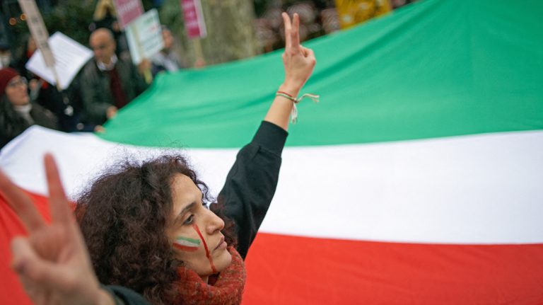 Τα κορίτσια στο Ιράν φτιάχνουν τους κανόνες  