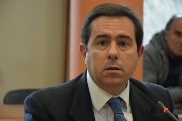 Επιστολή Μηταράκη σε Guardian: Υπονομεύετε τις προσπάθειες της Ελλάδας, παρουσιάζετε στρεβλή εικόνα για το μεταναστευτικό