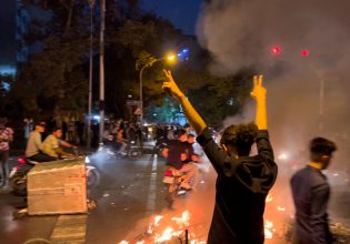 Έλον Μασκ: Δεκάδες Iρανοί συνδέονται ελεύθερα στο Διαδίκτυο με Starlink