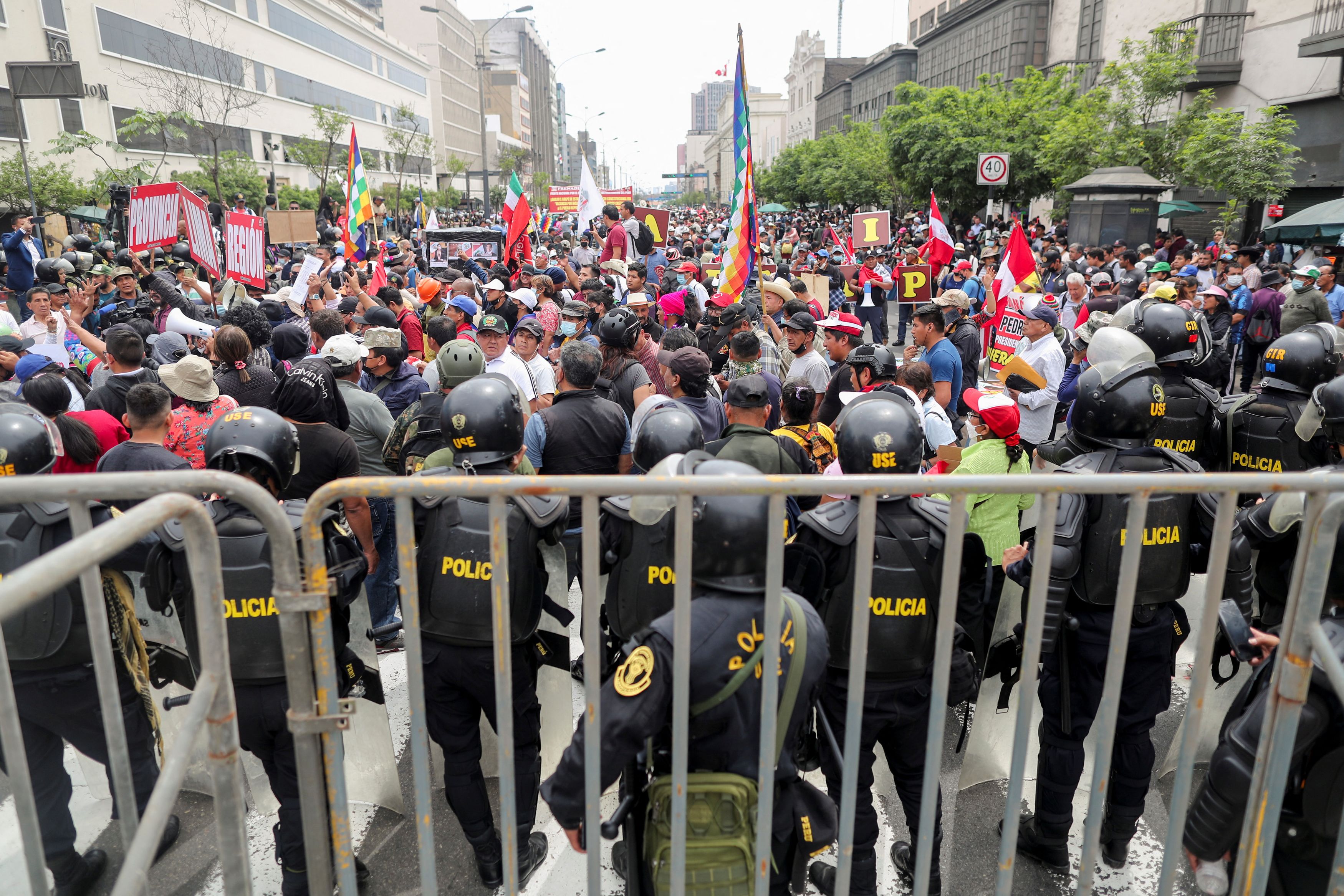 Περού: Στη δίνη πολιτικής κρίσης η χώρα - Να διαλύσει το Κογκρέσο ήθελε ο πρόεδρος Καστίγιο, καθαιρέθηκε μετά από ψηφοφορία